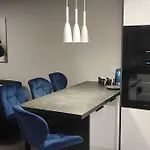Nowoczesny W Poblizu Centrum 아파트 *